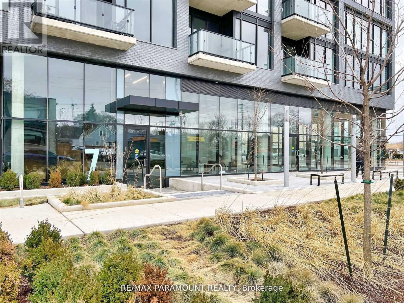 415 - 7 Smith Crescent, Toronto, Ontario  M8Z 0G3 - Photo 2 - W12529922