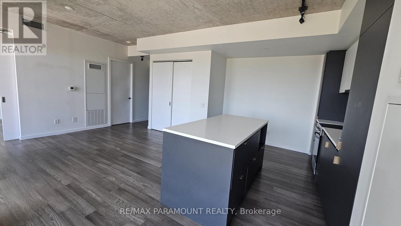 415 - 7 Smith Crescent, Toronto, Ontario  M8Z 0G3 - Photo 8 - W12529922