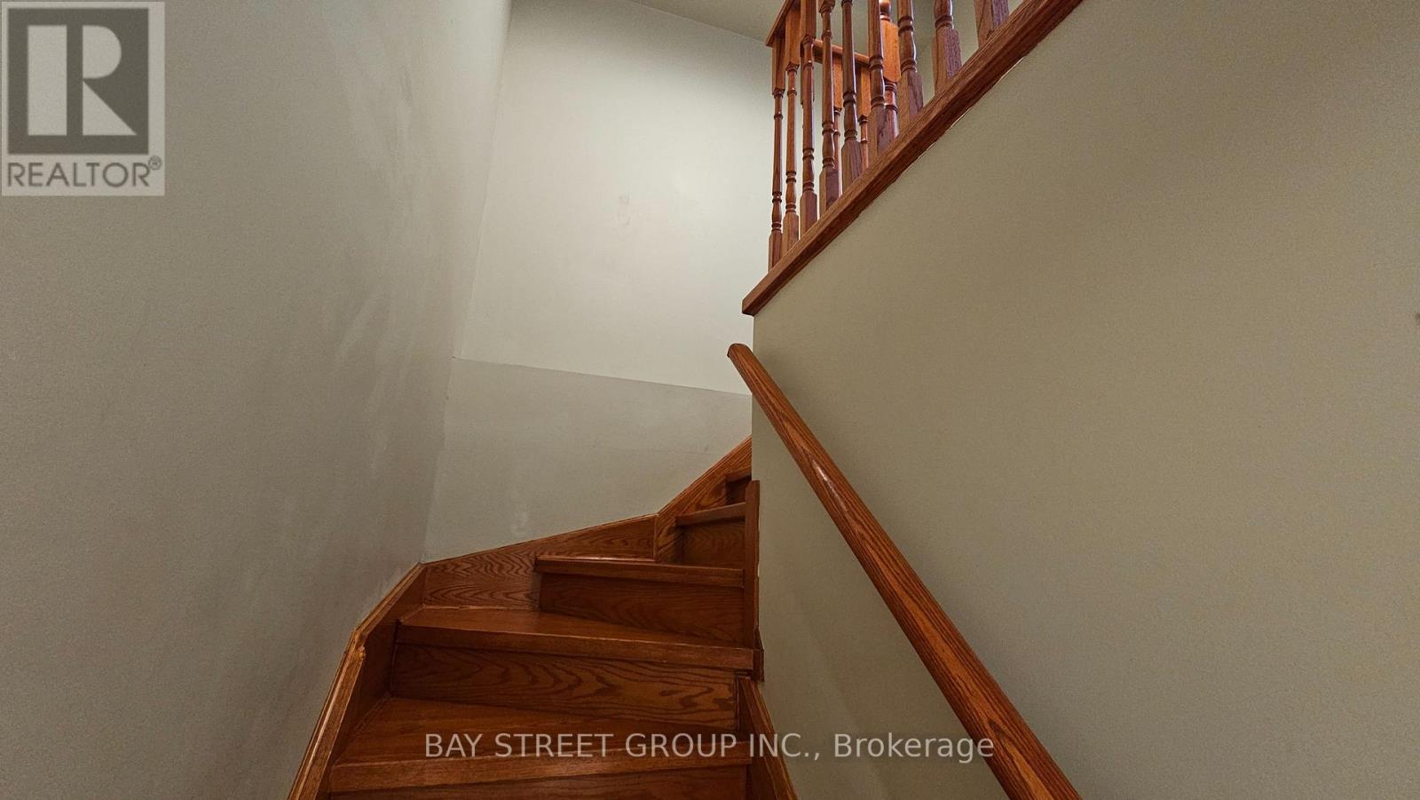 2107 Wincanton Crescent, Mississauga, Ontario  L5M 3E4 - Photo 3 - W12529952