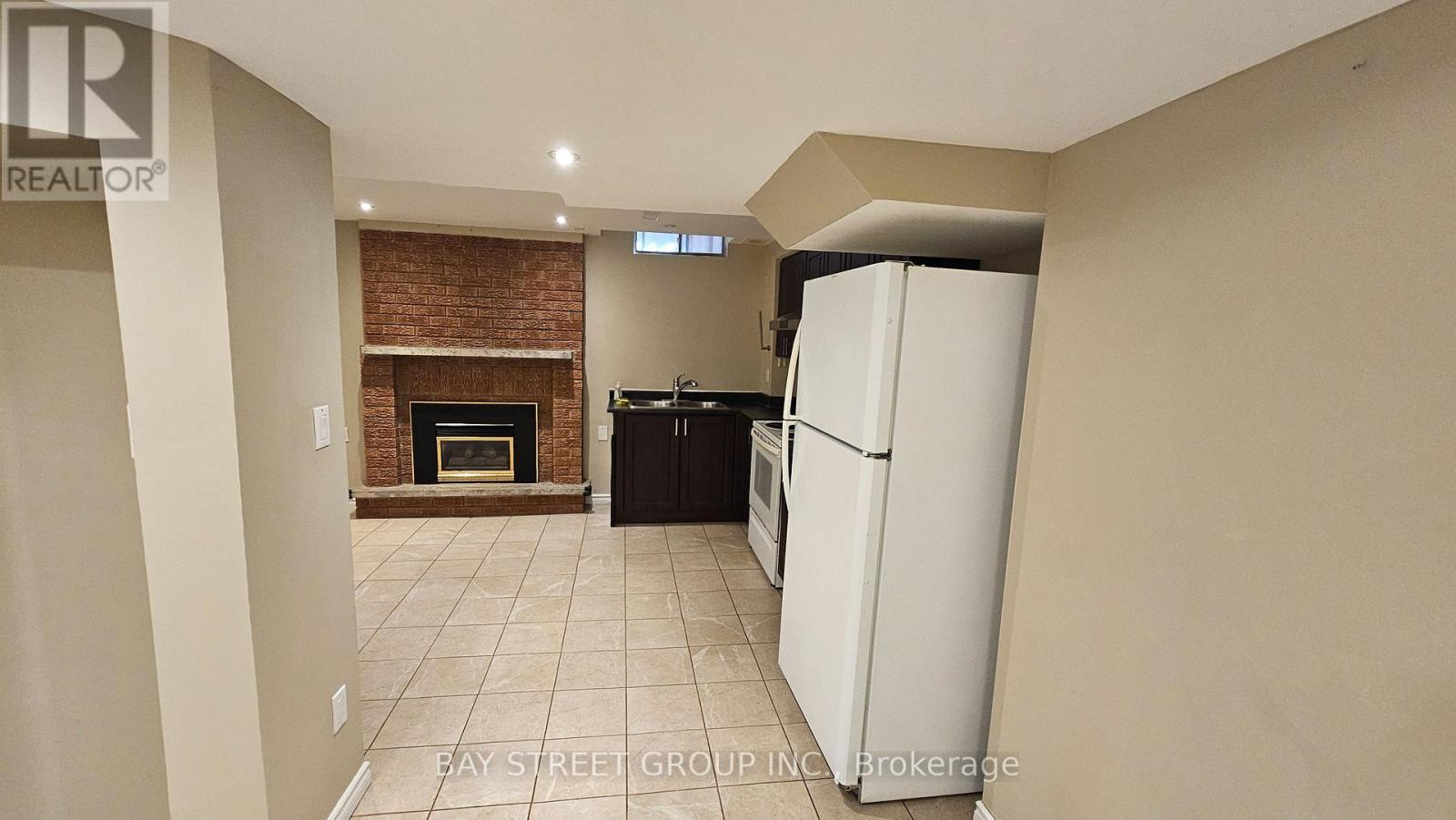 2107 Wincanton Crescent, Mississauga, Ontario  L5M 3E4 - Photo 6 - W12529952