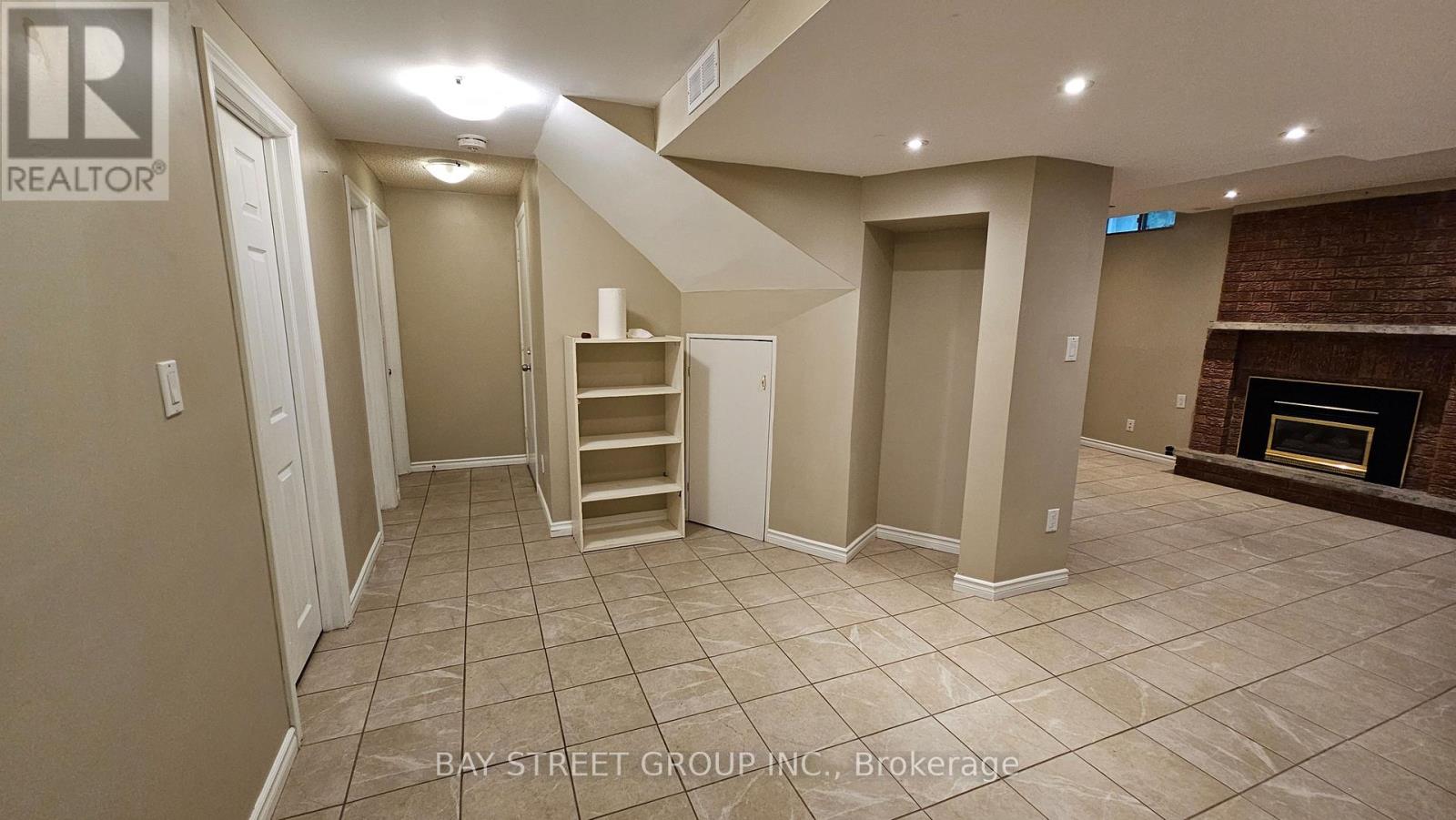 2107 Wincanton Crescent, Mississauga, Ontario  L5M 3E4 - Photo 8 - W12529952