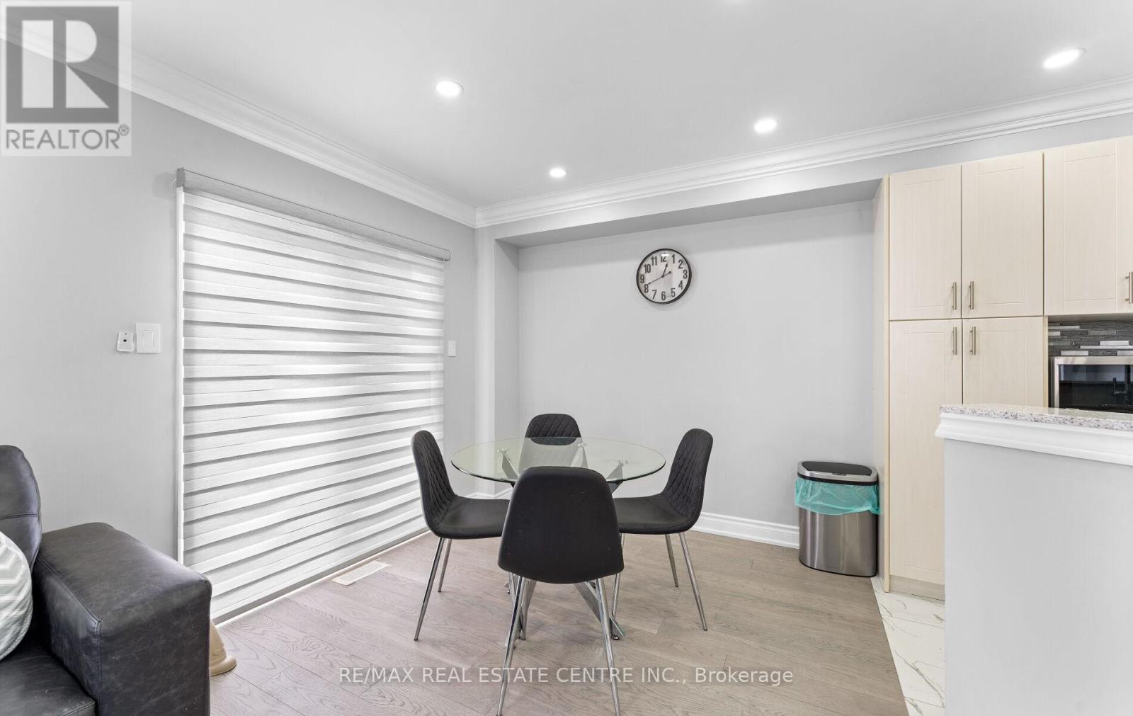 32 - 32 Viewcrest Circle, Toronto, Ontario  M9W 7G5 - Photo 11 - W12528976