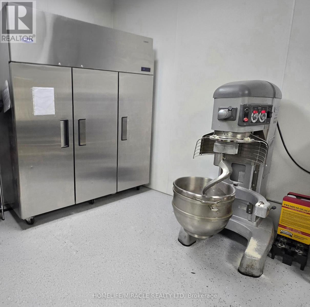 1120 Victoria Street, Kitchener, Ontario N2B 3T2 - Photo 3 - X12519216