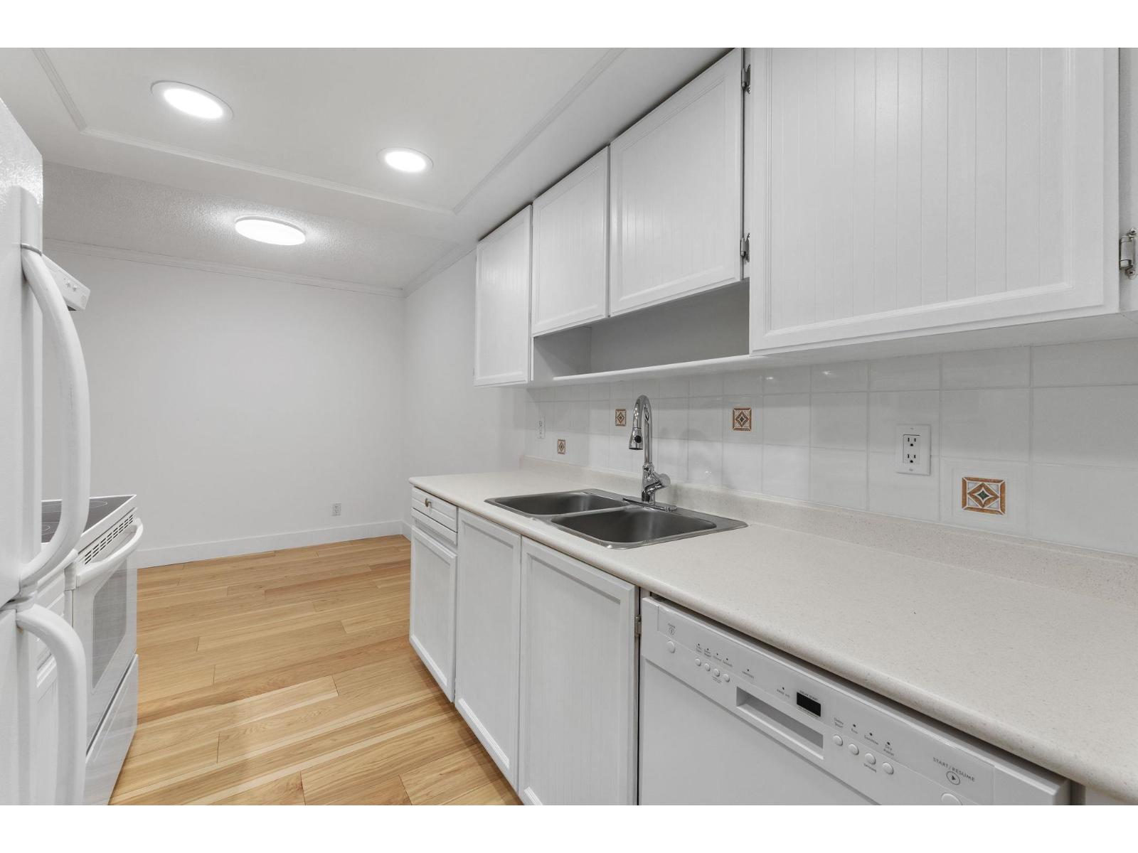 304 1360 Martin Street, White Rock, British Columbia  V4B 3W5 - Photo 12 - R3064709