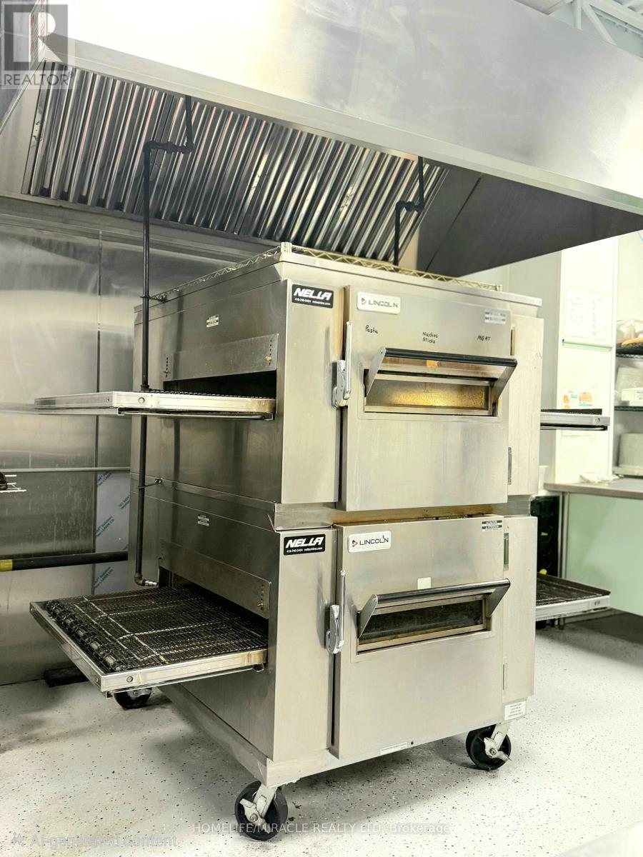 1120 Victoria Street, Kitchener, Ontario N2B 3T2 - Photo 4 - X12519216