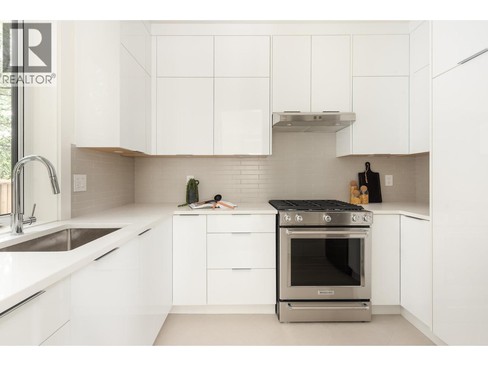 615 Nicola Avenue, Coquitlam, British Columbia  V3J 7W8 - Photo 5 - R3066209