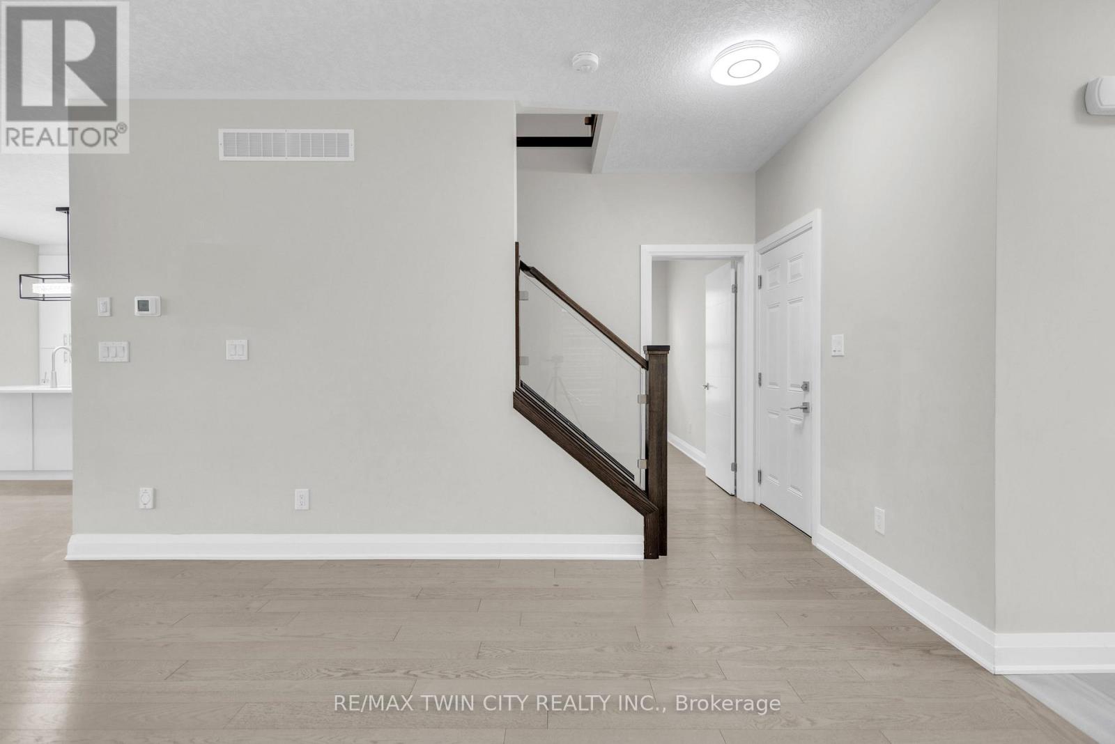 Property at 273 WOODBINE AVENUE image 3