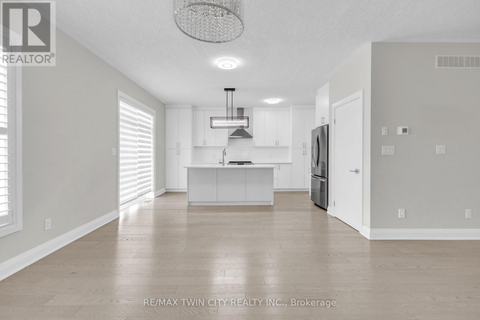 273 Woodbine Avenue, Kitchener, Ontario  N2R 0P7 - Photo 6 - X12529890