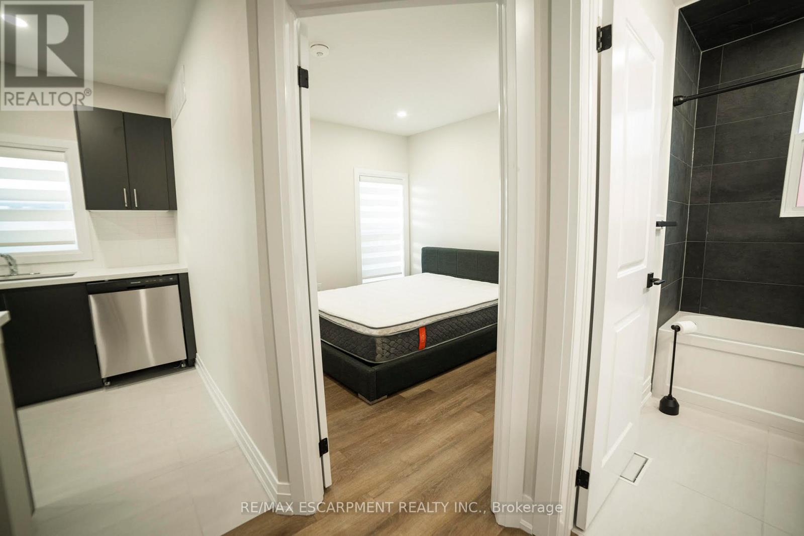 1 - 265 Robert Street, Hamilton, Ontario  L8L 2R5 - Photo 5 - X12529902