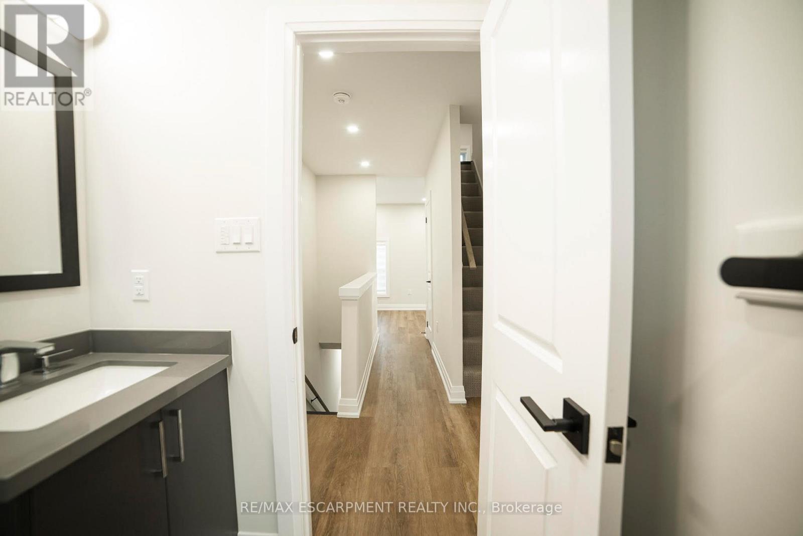 1 - 265 Robert Street, Hamilton, Ontario  L8L 2R5 - Photo 7 - X12529902