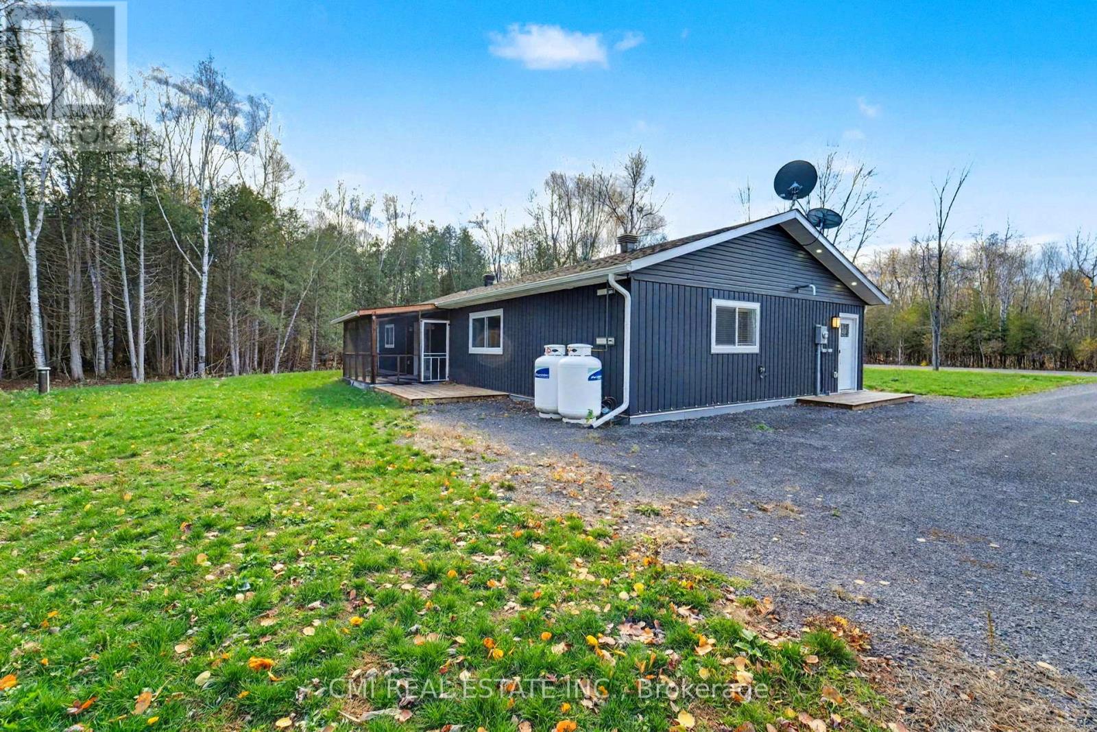 16595 Willy Allan Road, South Stormont, Ontario  K0C 1R0 - Photo 2 - X12529908