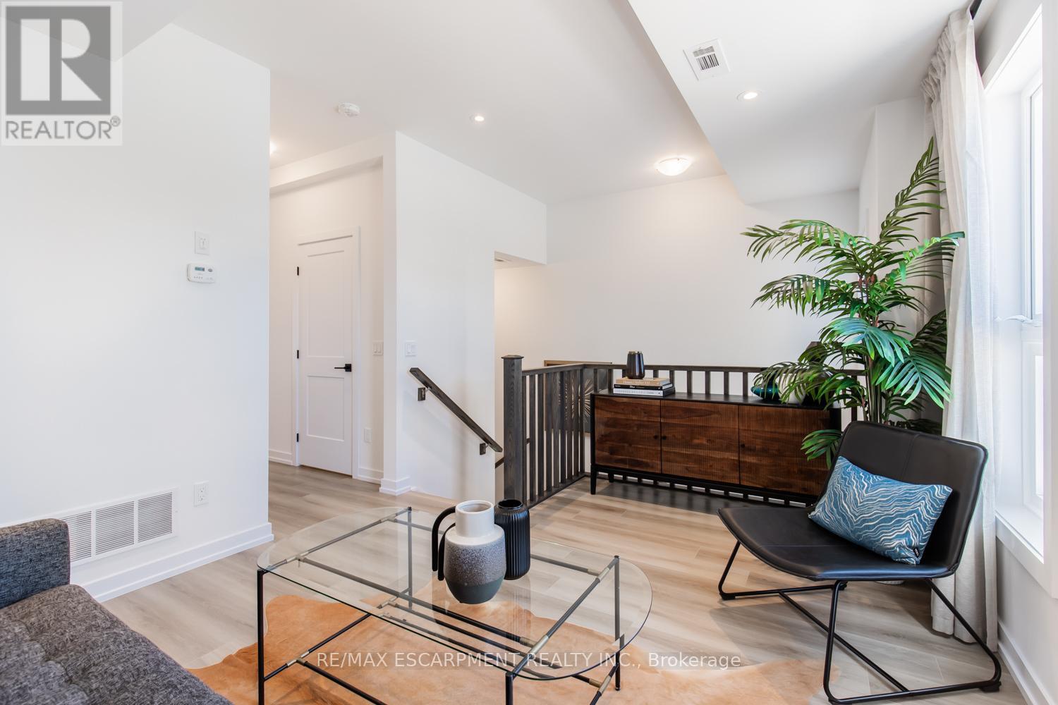 18 - 70 Kenesky Drive, Hamilton, Ontario  L8B 2A9 - Photo 5 - X12530074