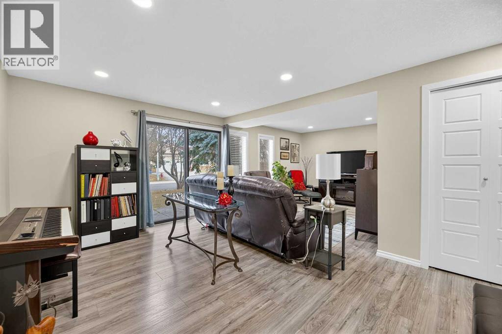 29 Westheights Drive, Didsbury, Alberta  T0M 0W0 - Photo 3 - A2269087