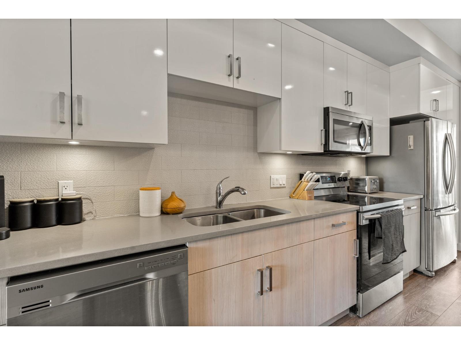 Property at 16 8413 MIDTOWN WAY image 5