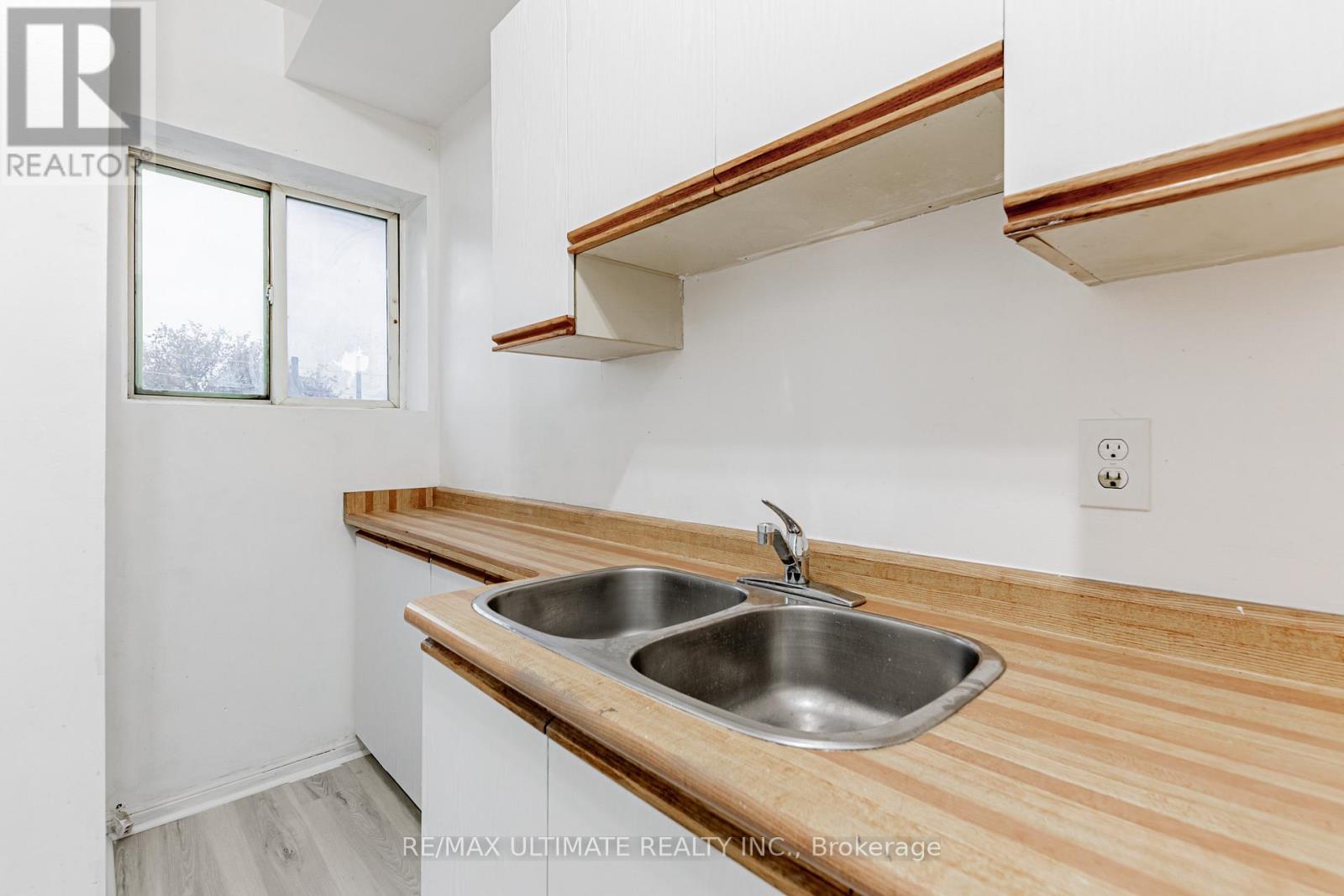 5 - 966 Queen Street E, Toronto, Ontario  M4M 1K1 - Photo 2 - E12528084