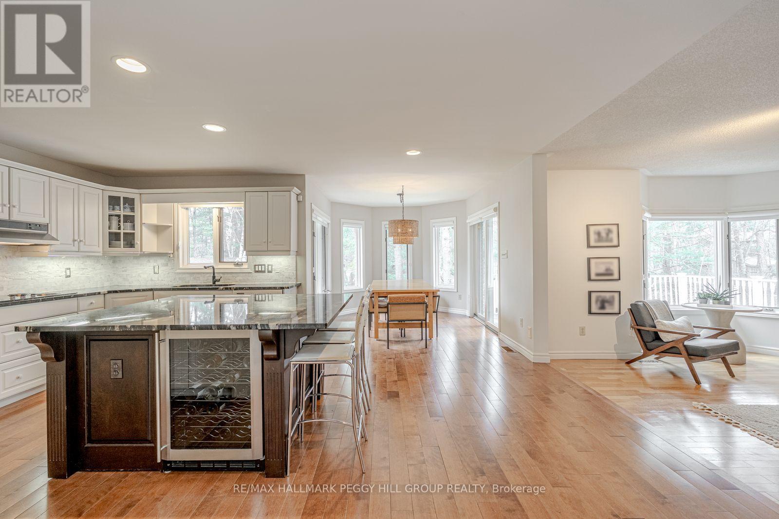 24 Willow Bay Drive, Springwater, Ontario  L9X 0R2 - Photo 4 - S12473384