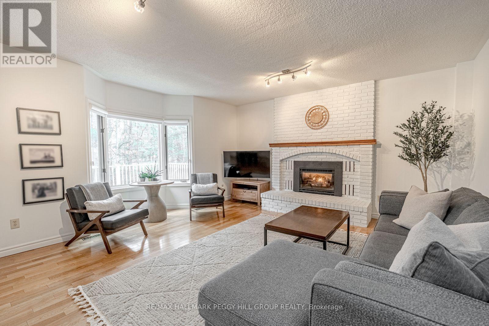 24 Willow Bay Drive, Springwater, Ontario  L9X 0R2 - Photo 5 - S12473384