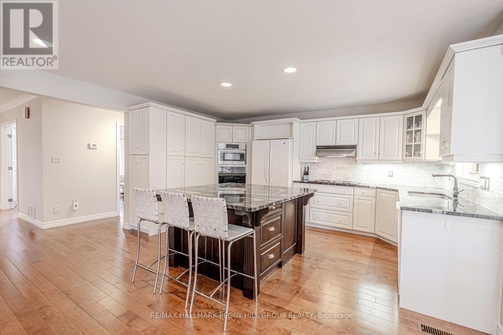 24 Willow Bay Drive, Springwater, Ontario  L9X 0R2 - Photo 7 - S12473384