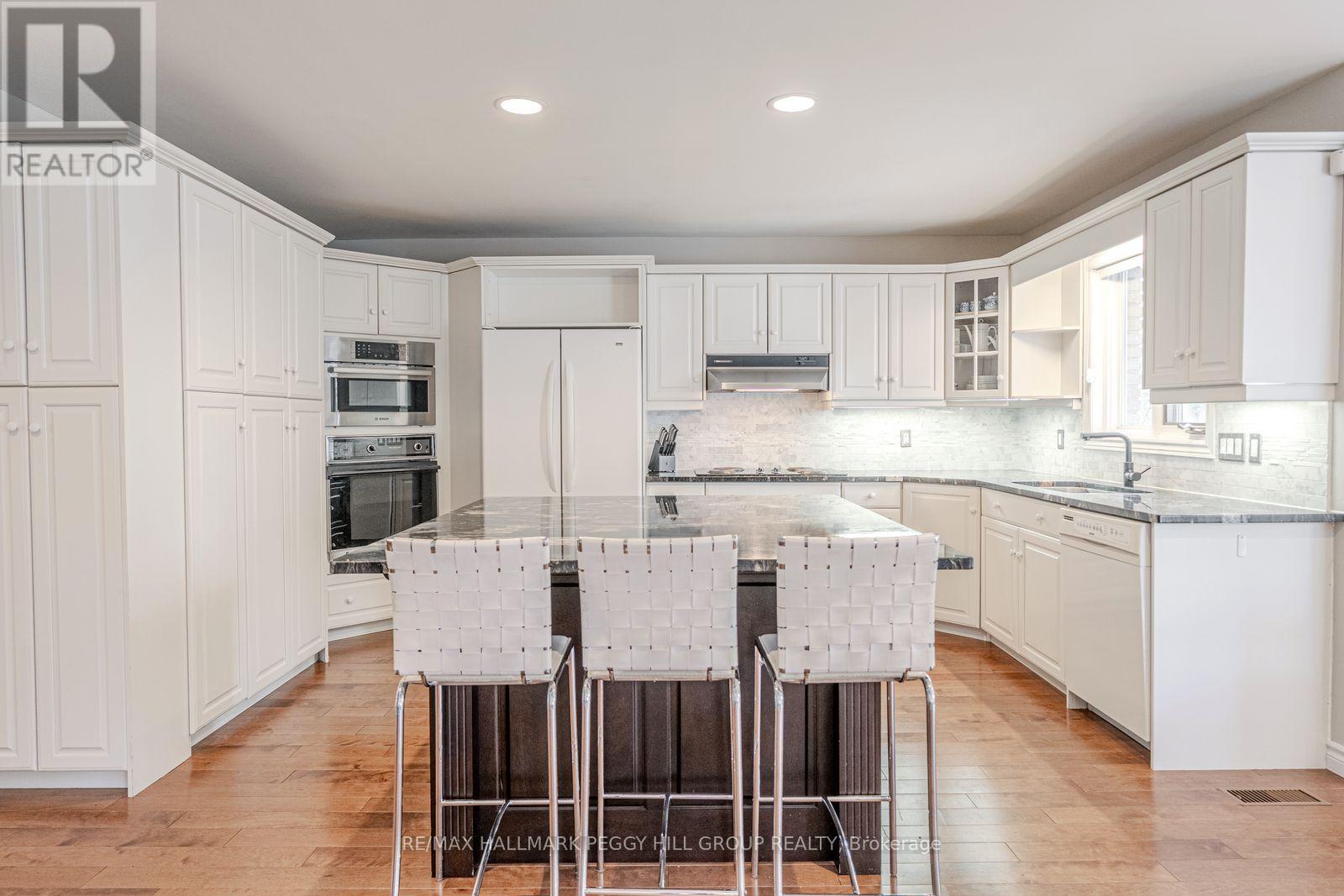 24 Willow Bay Drive, Springwater, Ontario  L9X 0R2 - Photo 8 - S12473384