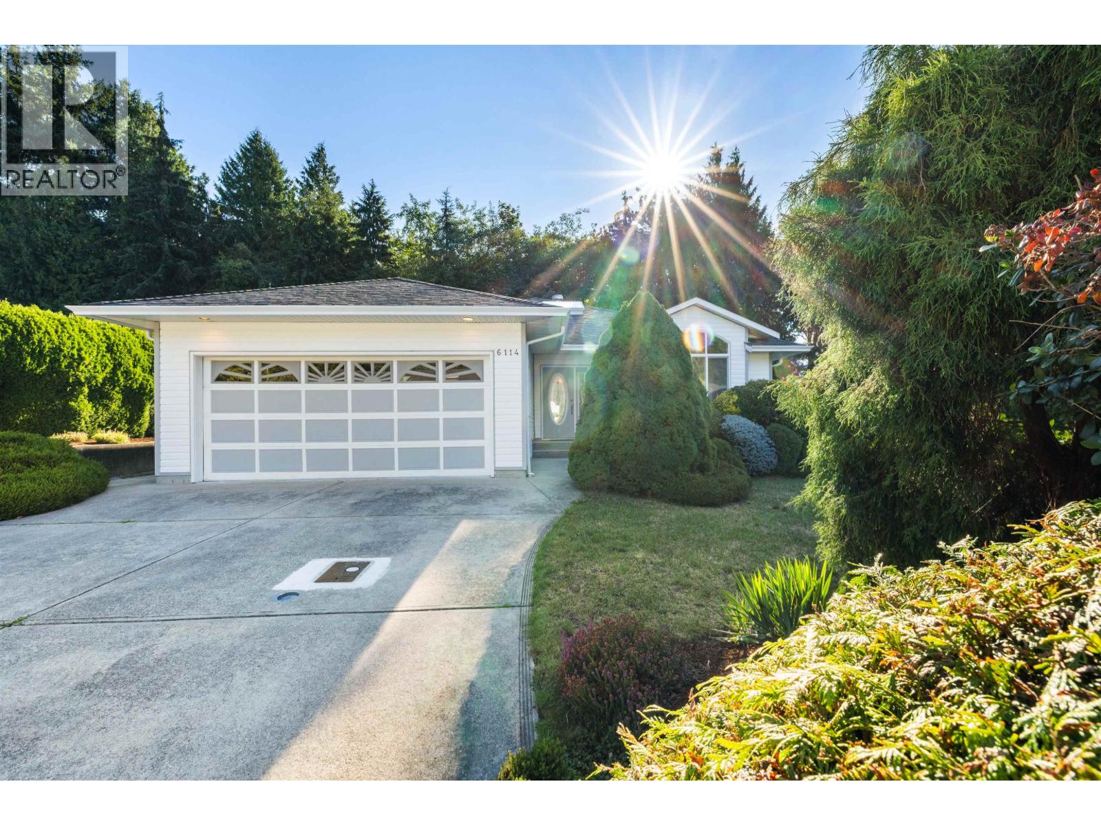 6114 S GALE AVENUE, Sechelt, British Columbia