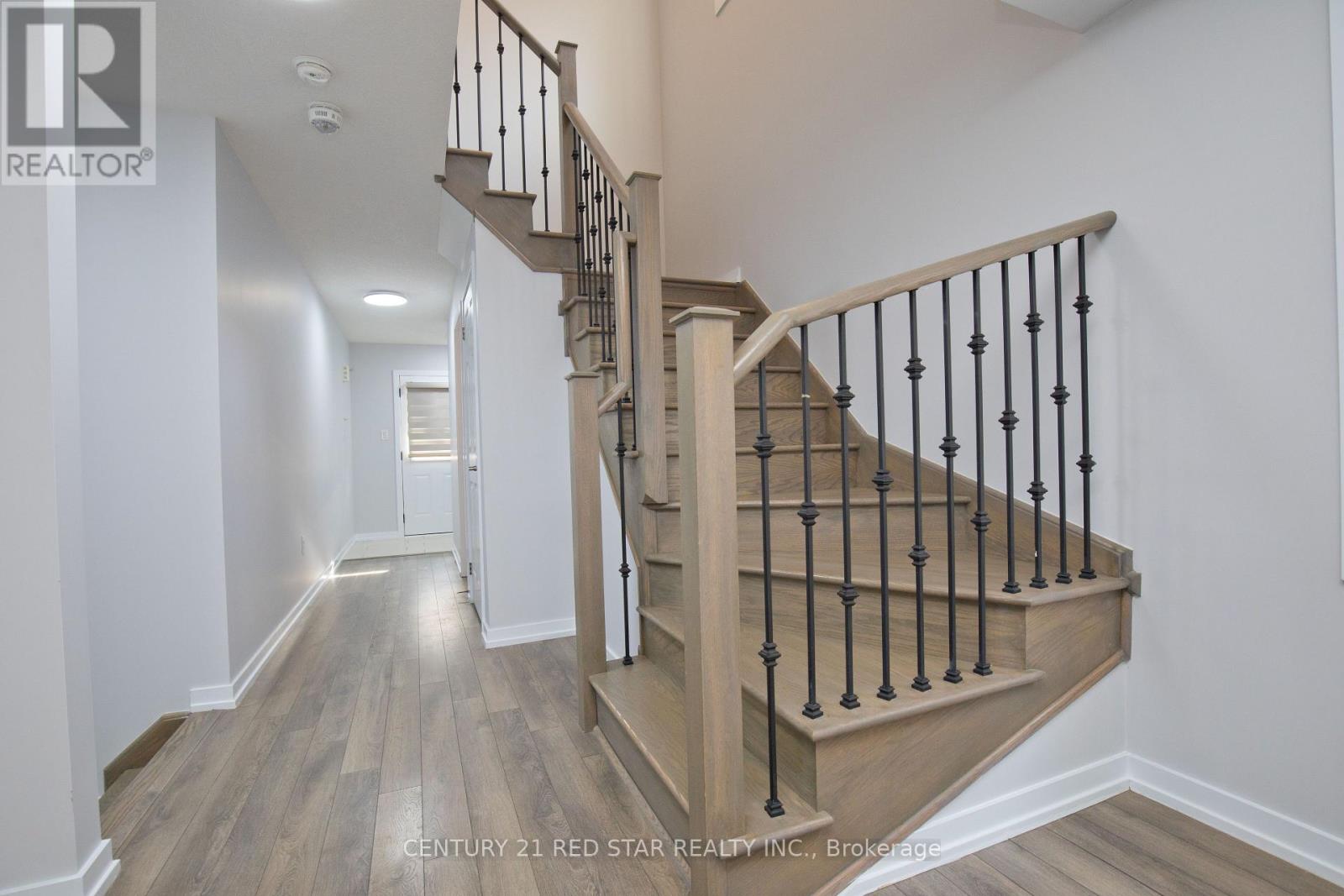 18 Golden Springs Drive, Brampton, Ontario  L7A 4N4 - Photo 21 - W12526884