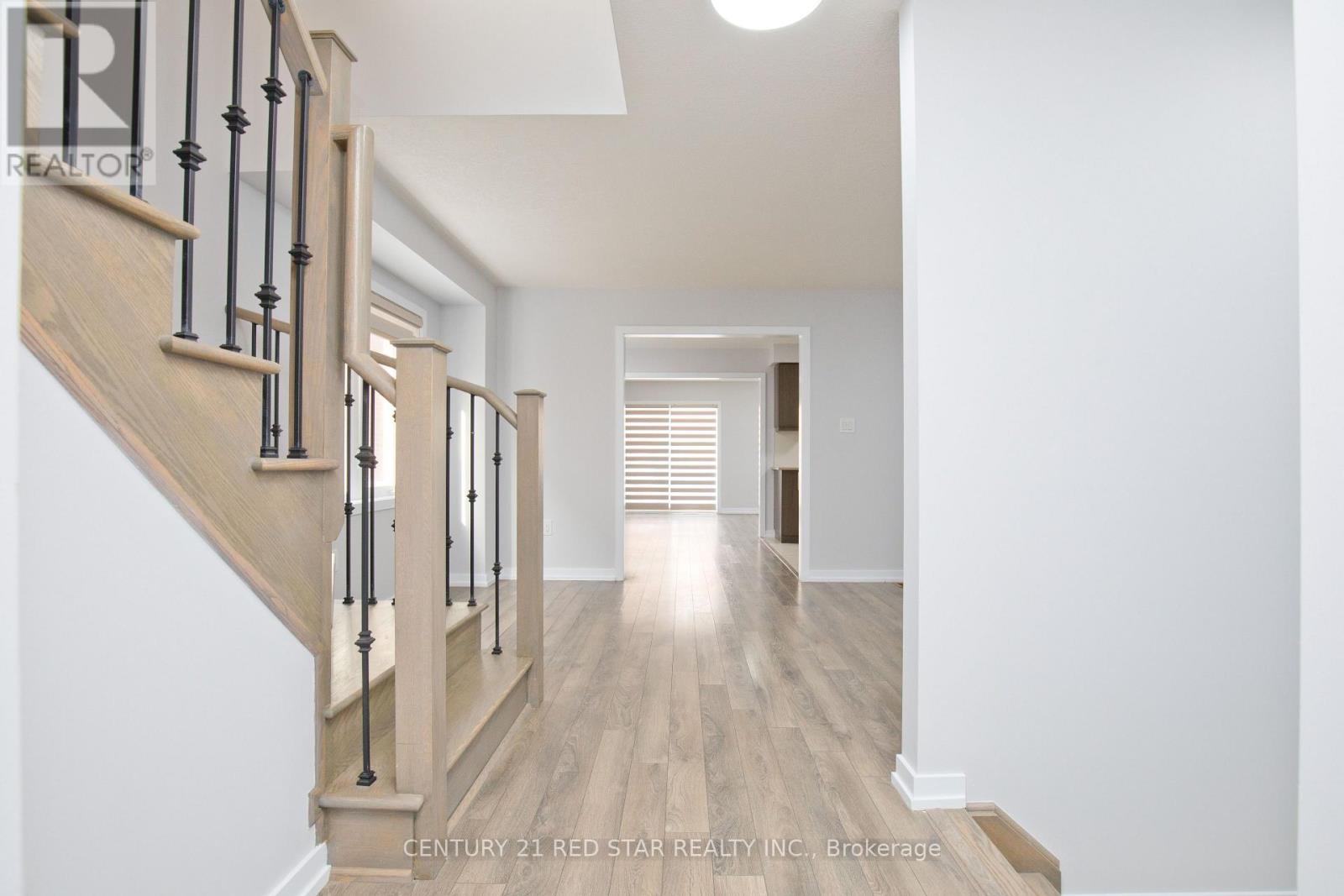 18 Golden Springs Drive, Brampton, Ontario  L7A 4N4 - Photo 6 - W12526884