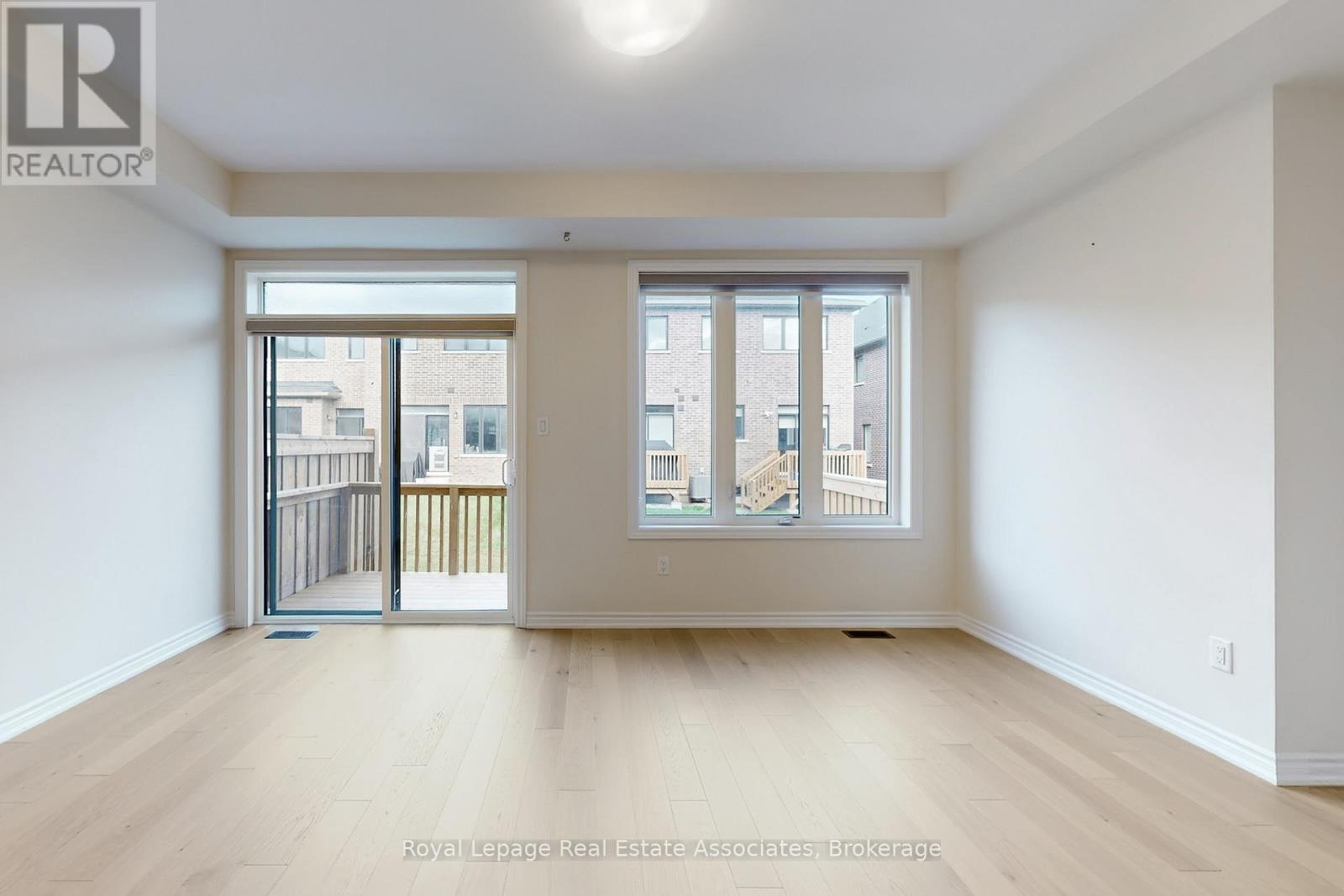 1411 Oakmont Common, Burlington, Ontario  L7P 0V8 - Photo 3 - W12527998