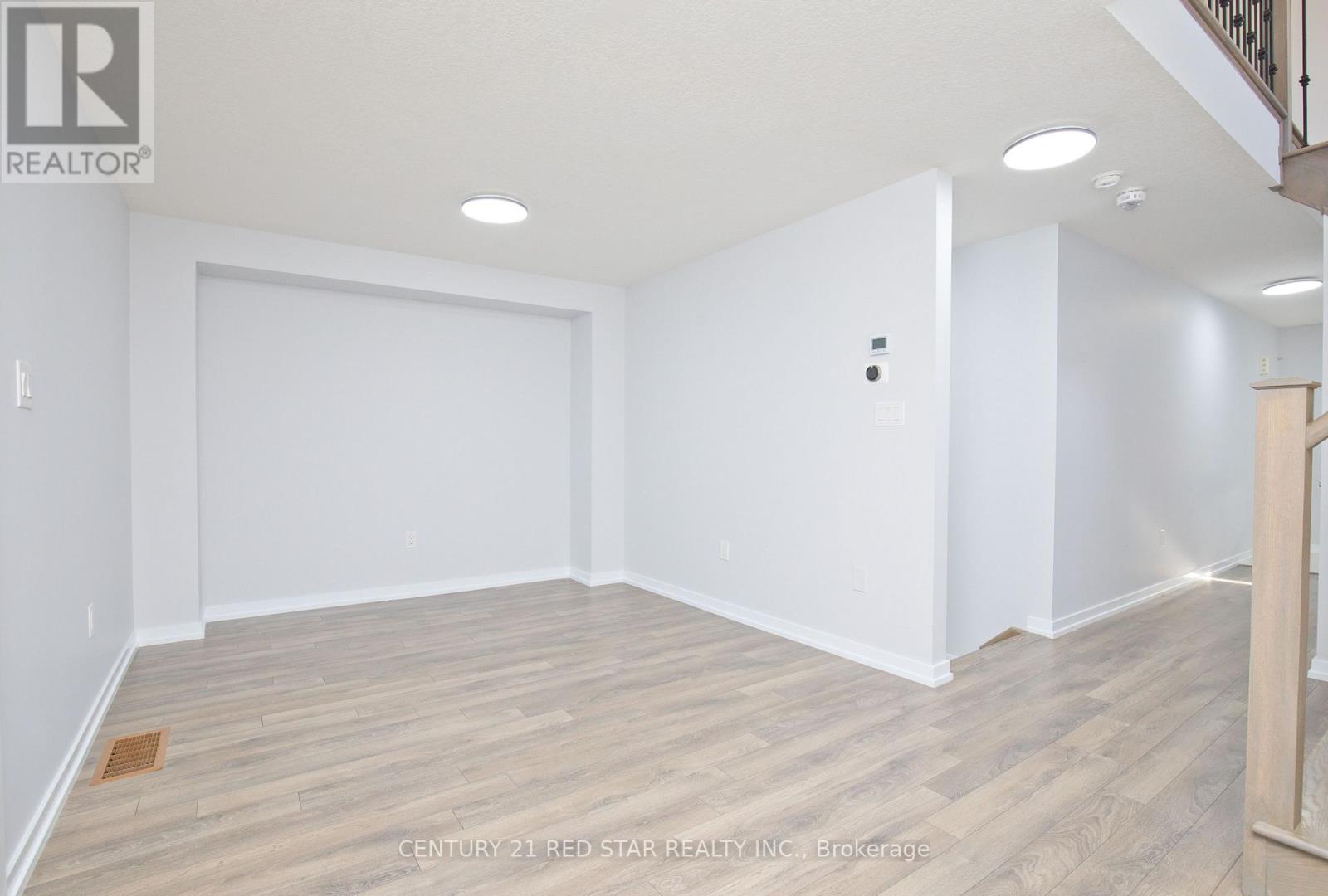 18 Golden Springs Drive, Brampton, Ontario  L7A 4N4 - Photo 8 - W12526884