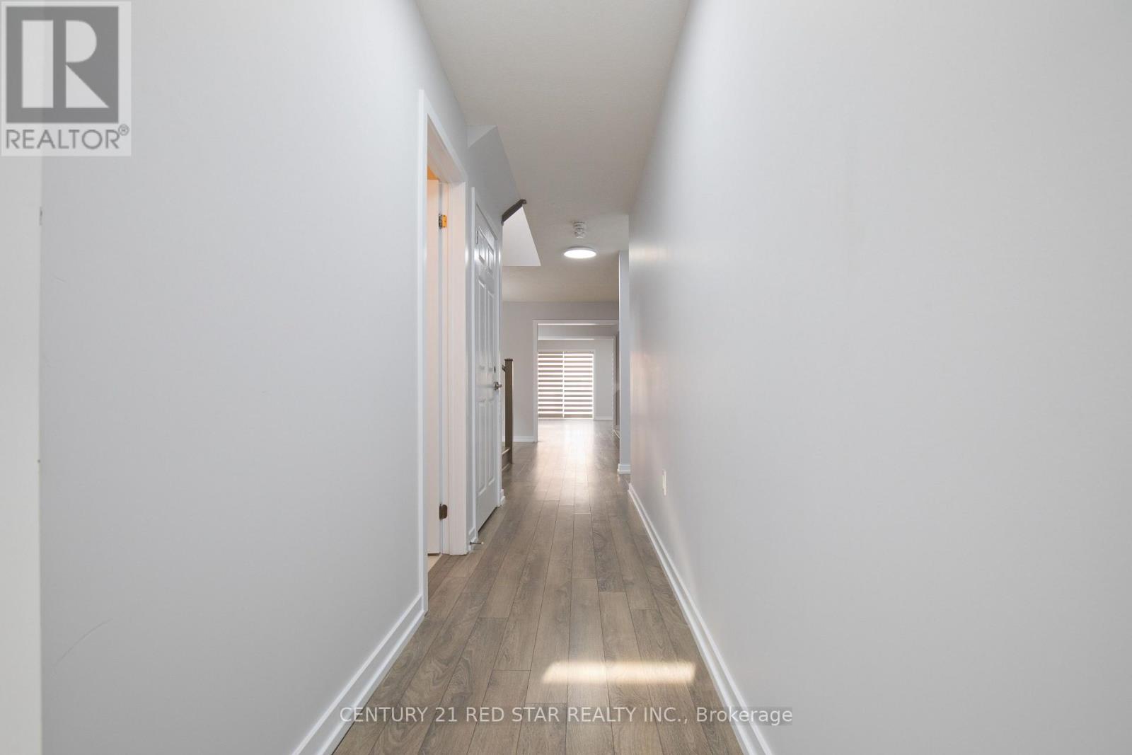 18 Golden Springs Drive, Brampton, Ontario  L7A 4N4 - Photo 5 - W12526884