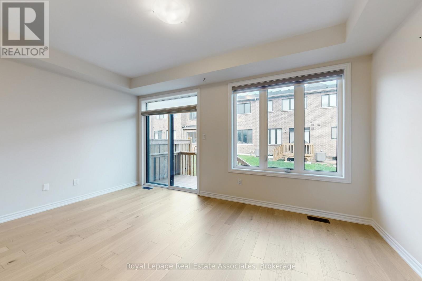 1411 Oakmont Common, Burlington, Ontario  L7P 0V8 - Photo 4 - W12527998