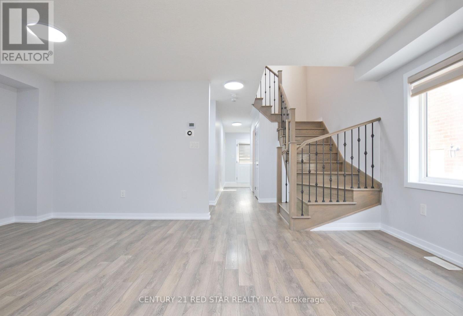 18 Golden Springs Drive, Brampton, Ontario  L7A 4N4 - Photo 9 - W12526884