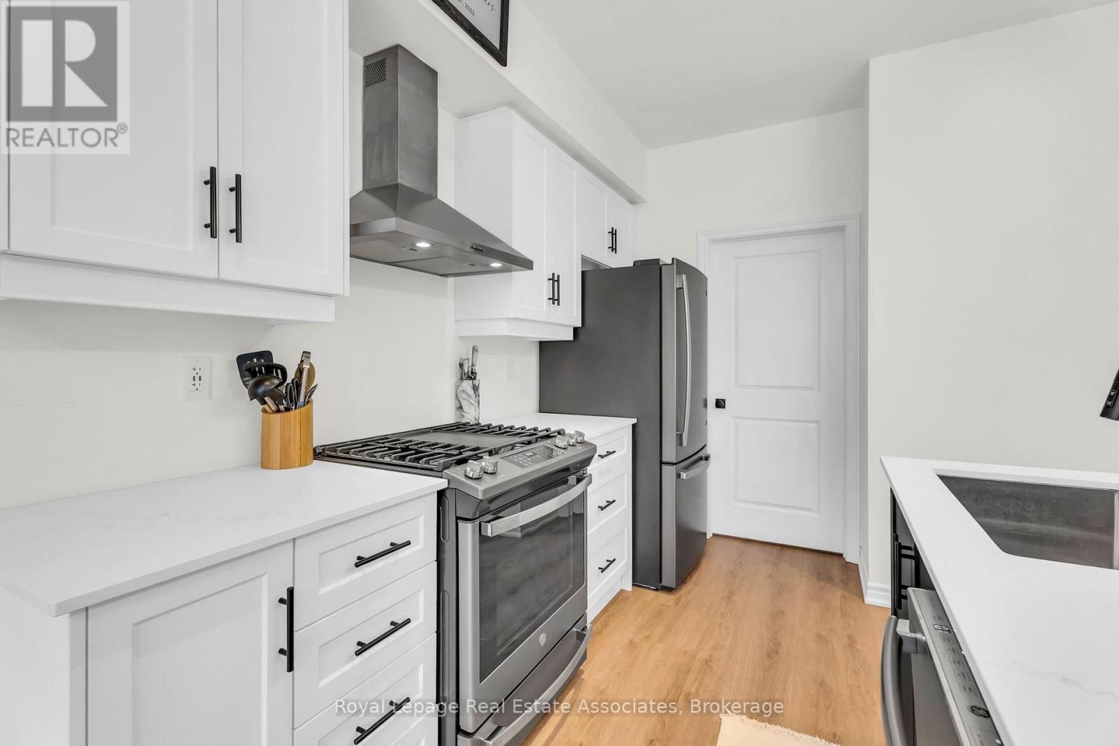 49 - 314 Equestrian Way, Cambridge, Ontario  N3E 0E4 - Photo 11 - X12518824