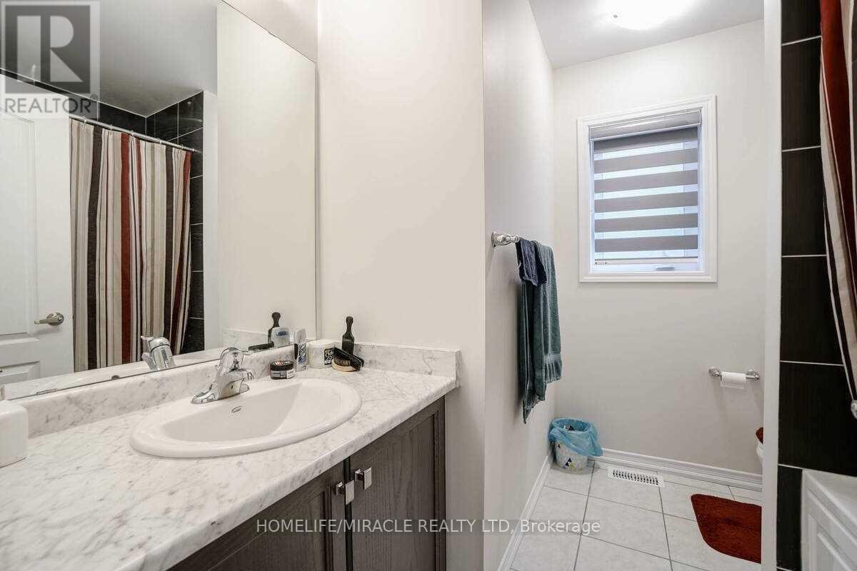 7 Esther Crescent, Thorold, Ontario  L3B 0E9 - Photo 10 - X12525326