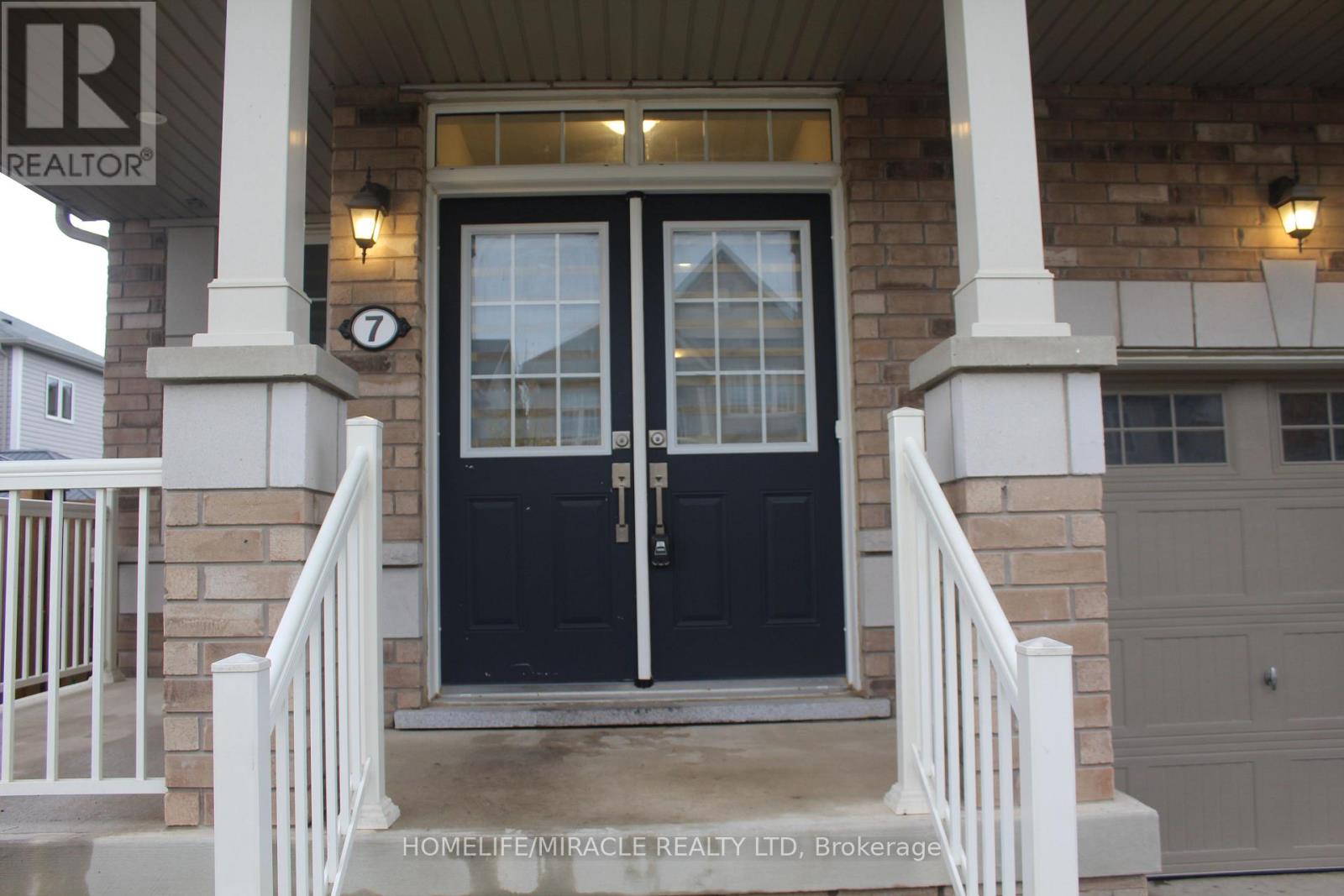 7 Esther Crescent, Thorold, Ontario  L3B 0E9 - Photo 2 - X12525326