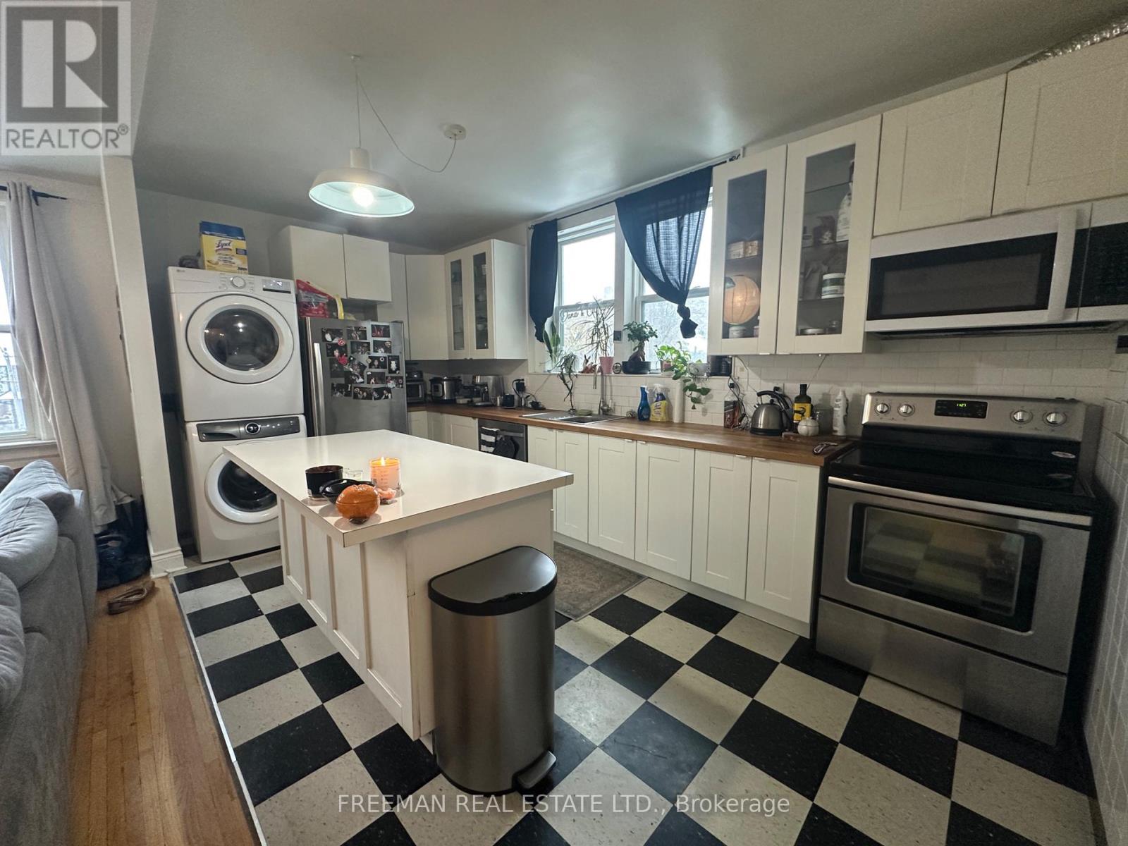 3rd Floor - 62 Austin Terrace, Toronto, Ontario  M5R 1Y6 - Photo 12 - C12530114