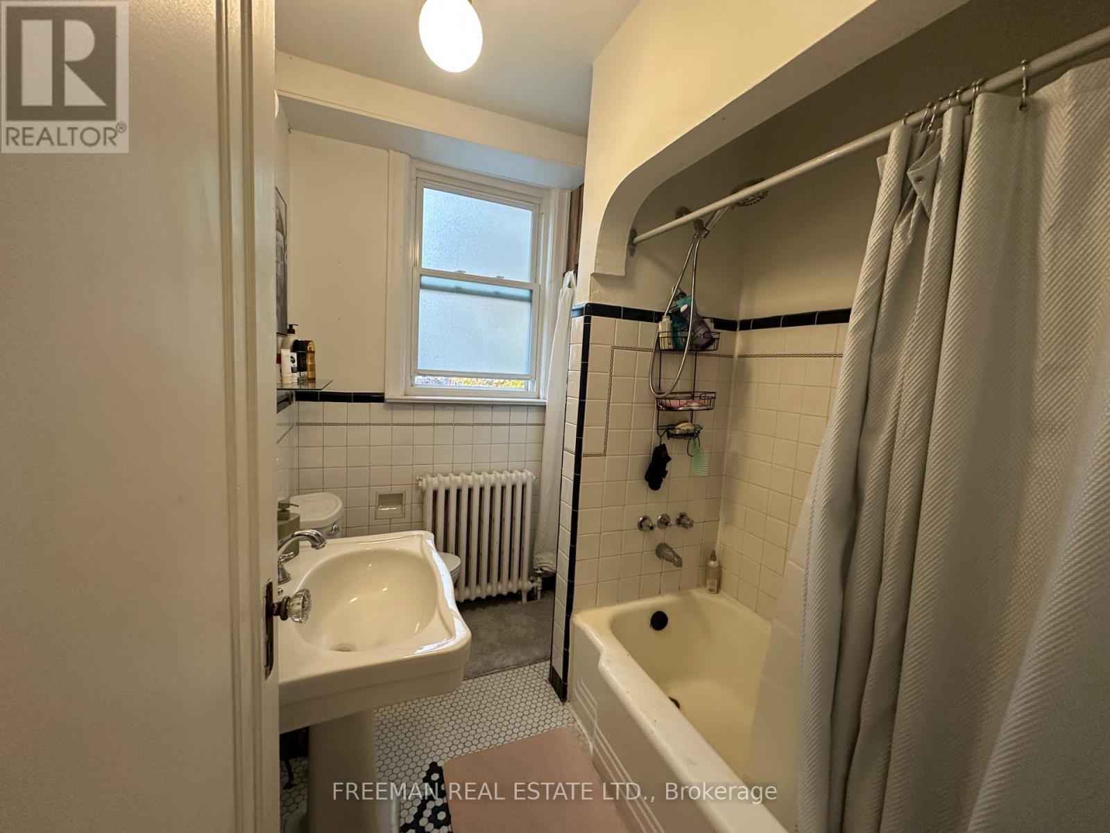 3rd Floor - 62 Austin Terrace, Toronto, Ontario  M5R 1Y6 - Photo 14 - C12530114
