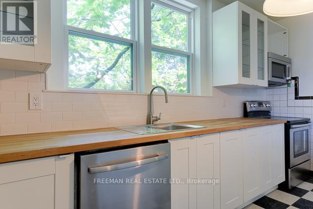 3rd Floor - 62 Austin Terrace, Toronto, Ontario  M5R 1Y6 - Photo 3 - C12530114