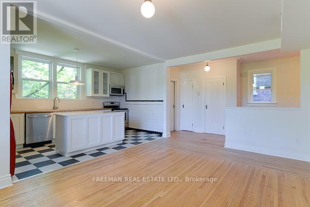 3rd Floor - 62 Austin Terrace, Toronto, Ontario  M5R 1Y6 - Photo 8 - C12530114