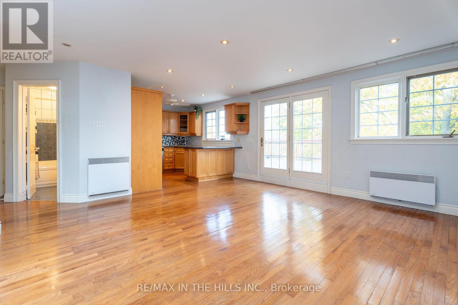 Upper Level - 165 Highbourne Road, Toronto, Ontario  M5P 2J8 - Photo 8 - C12530138