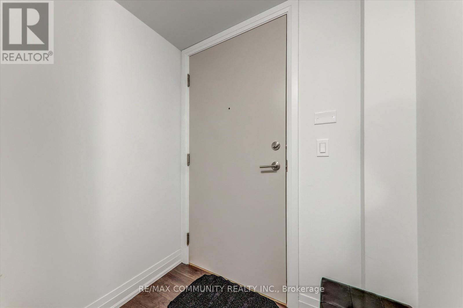 2010 - 20 Meadowglen Place, Toronto, Ontario  M1G 0A9 - Photo 9 - E12530148