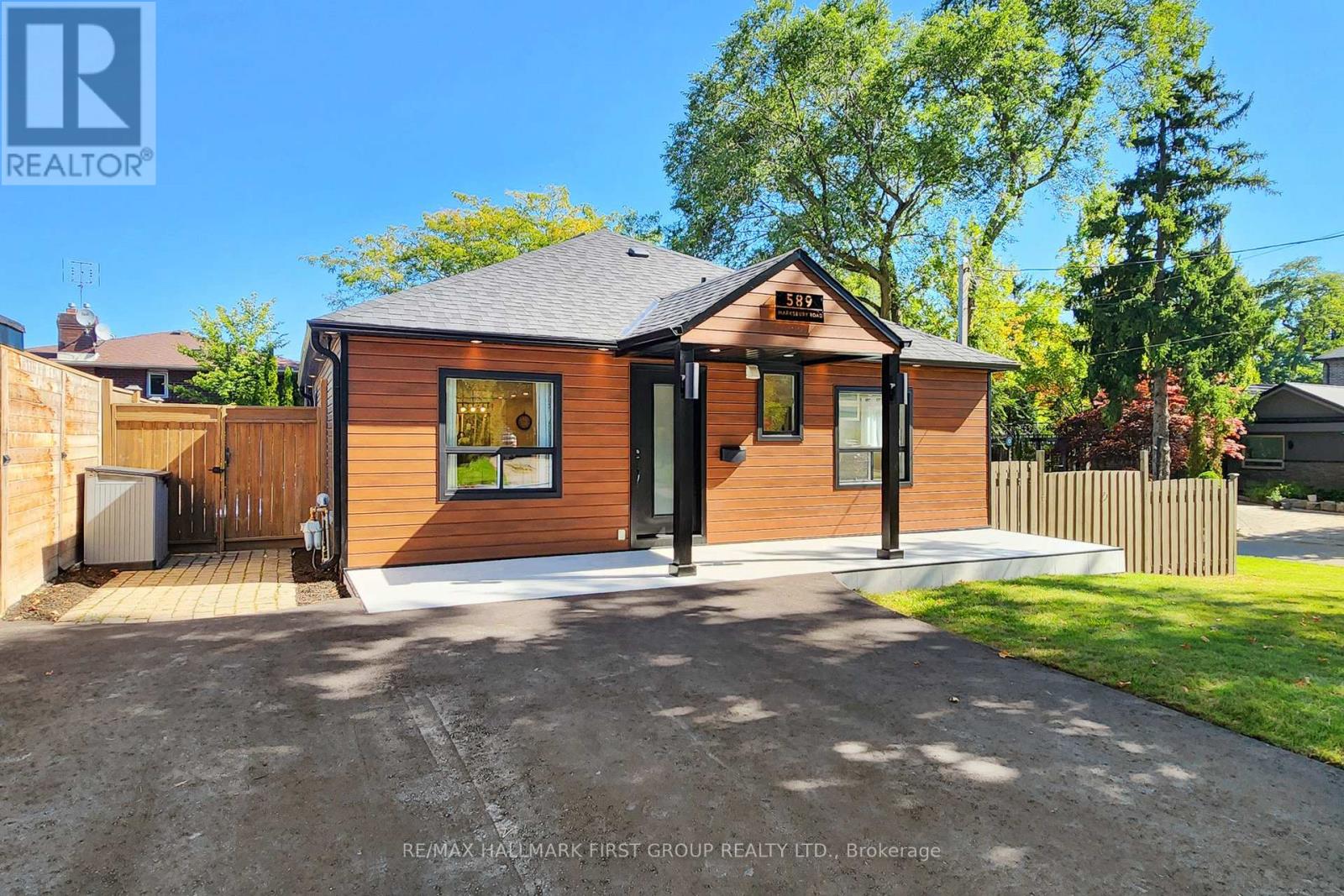 589 Marksbury Road, Pickering, Ontario  L1W 2T1 - Photo 2 - E12530164