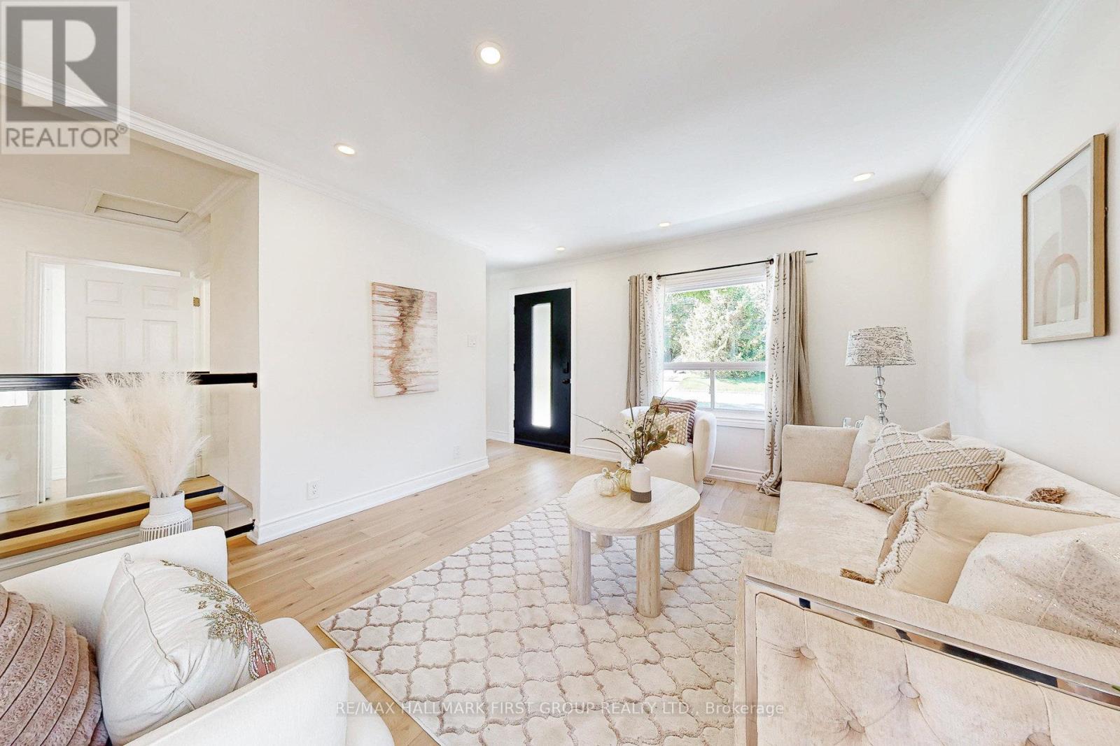 589 Marksbury Road, Pickering, Ontario  L1W 2T1 - Photo 3 - E12530164