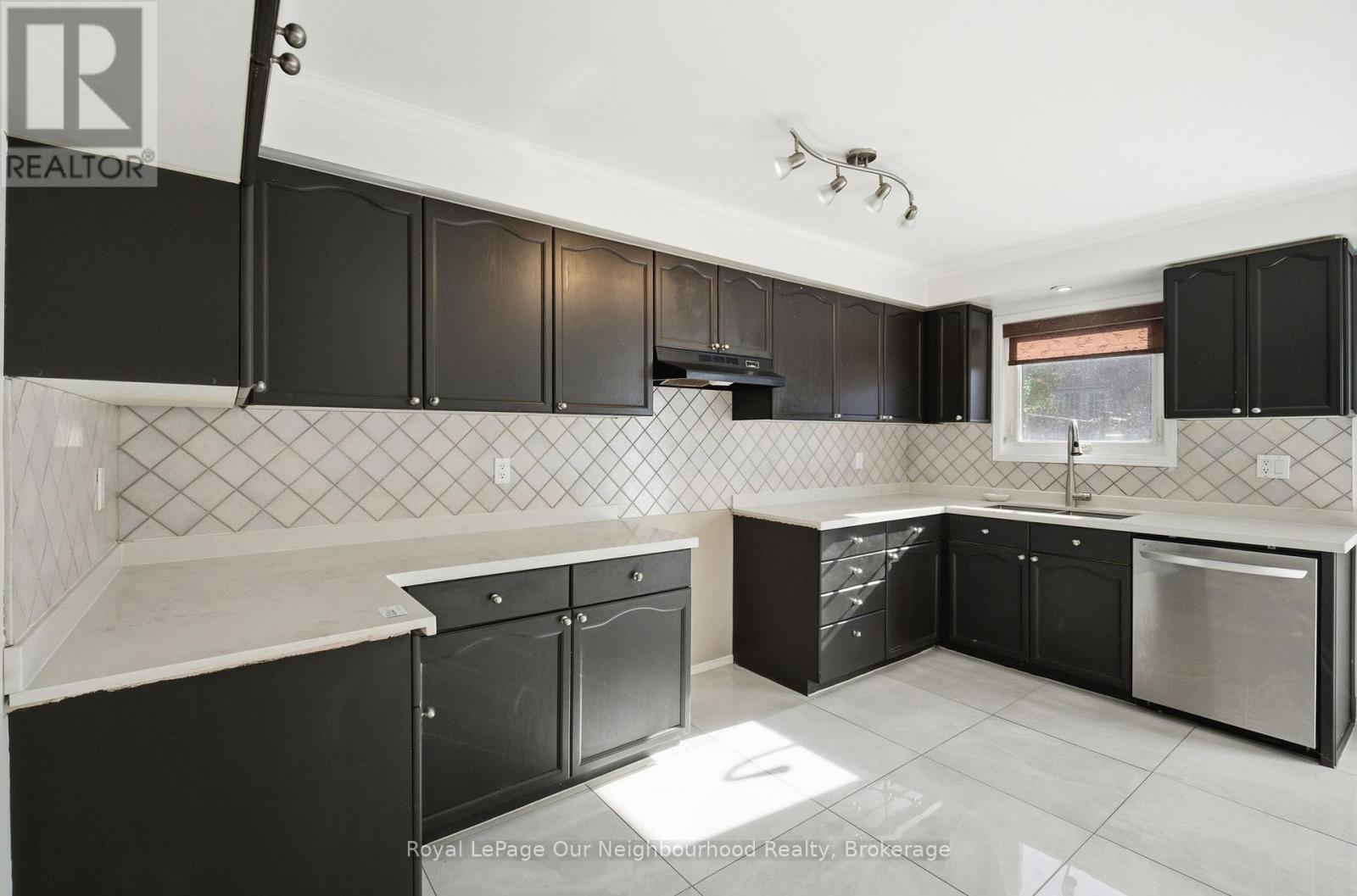 49 Rolling Acres Drive, Whitby, Ontario  L1R 2A1 - Photo 18 - E12530406