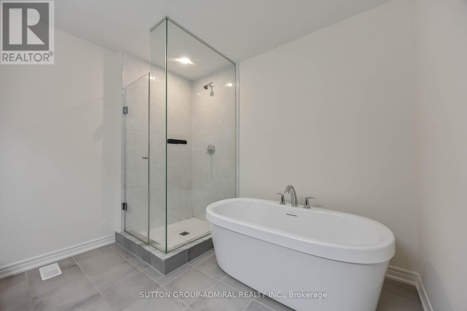 254 Silk Twist Drive, East Gwillimbury, Ontario  L9N 0V4 - Photo 11 - N12530080