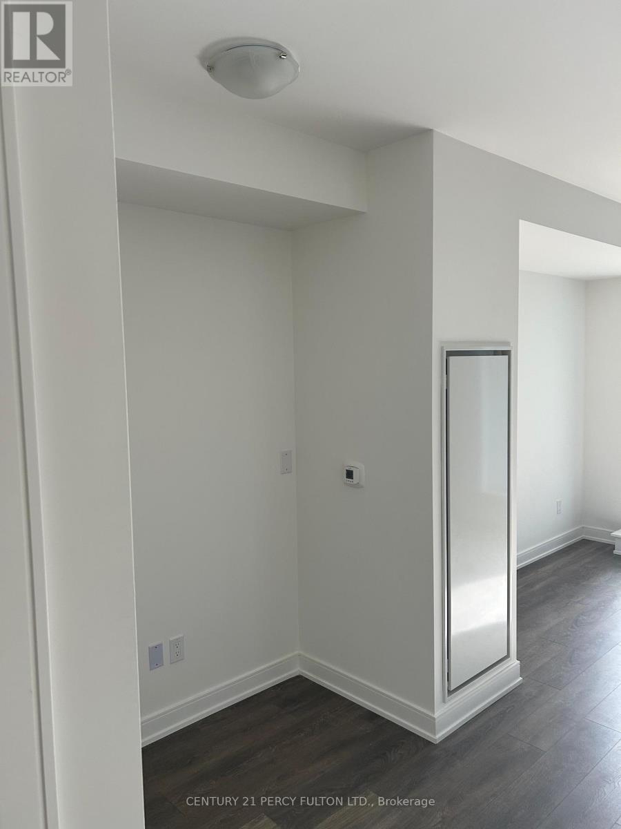 210 - 705 Davis Drive, Newmarket, Ontario  L3Y 0J1 - Photo 5 - N12530112