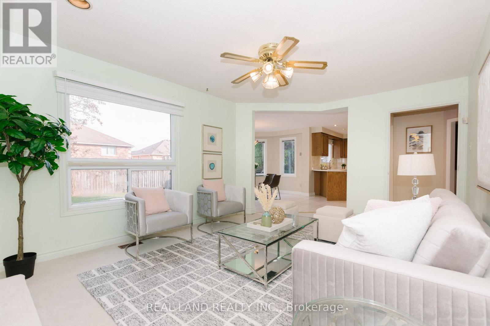 6 Mcgee Crescent, Aurora, Ontario  L4G 6L8 - Photo 10 - N12530122