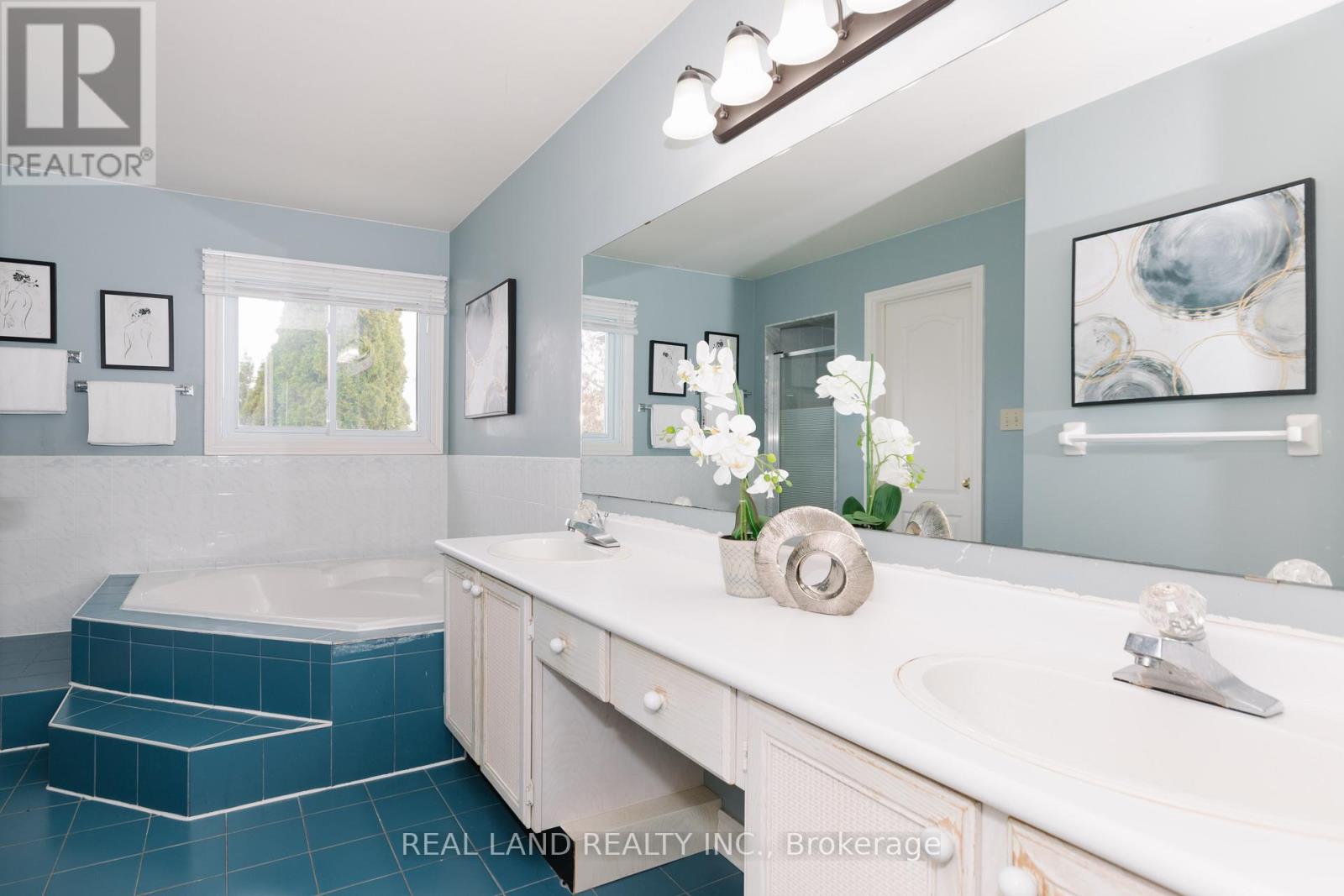 6 Mcgee Crescent, Aurora, Ontario  L4G 6L8 - Photo 29 - N12530122