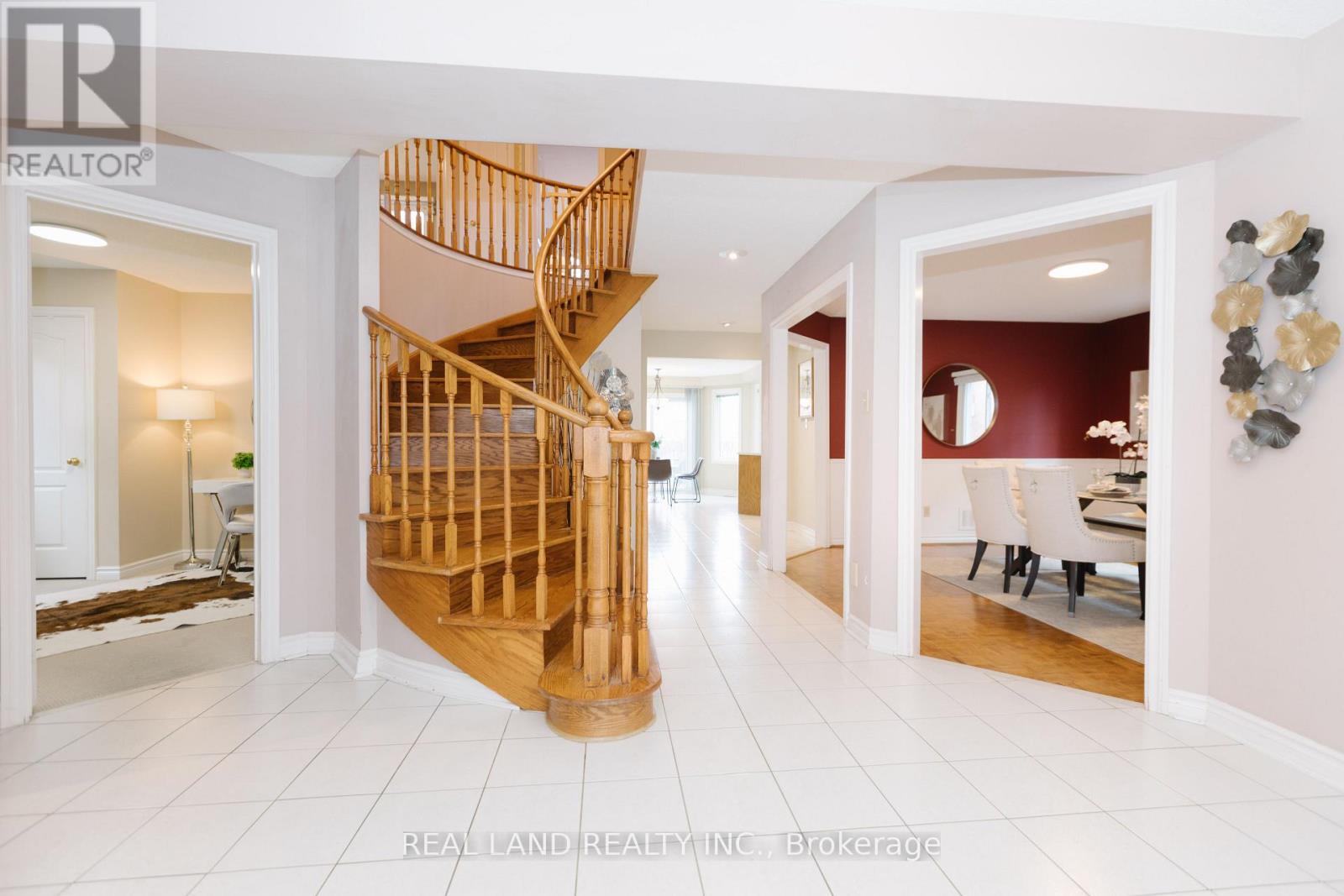 6 Mcgee Crescent, Aurora, Ontario  L4G 6L8 - Photo 3 - N12530122