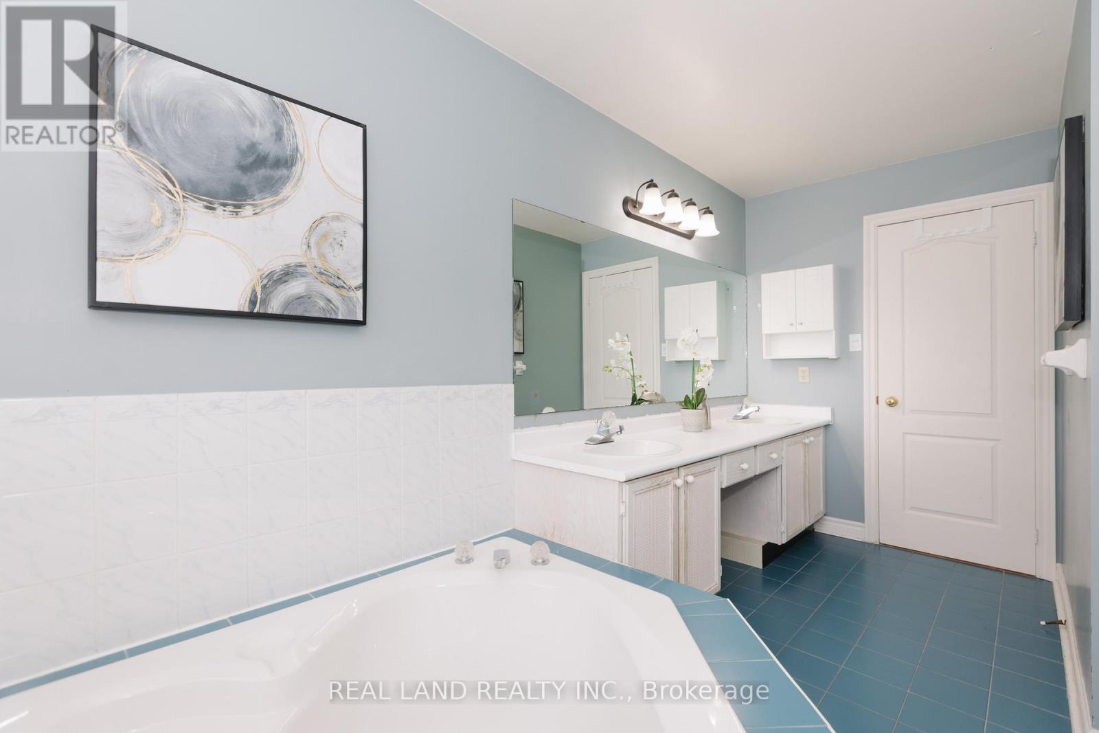 6 Mcgee Crescent, Aurora, Ontario  L4G 6L8 - Photo 31 - N12530122