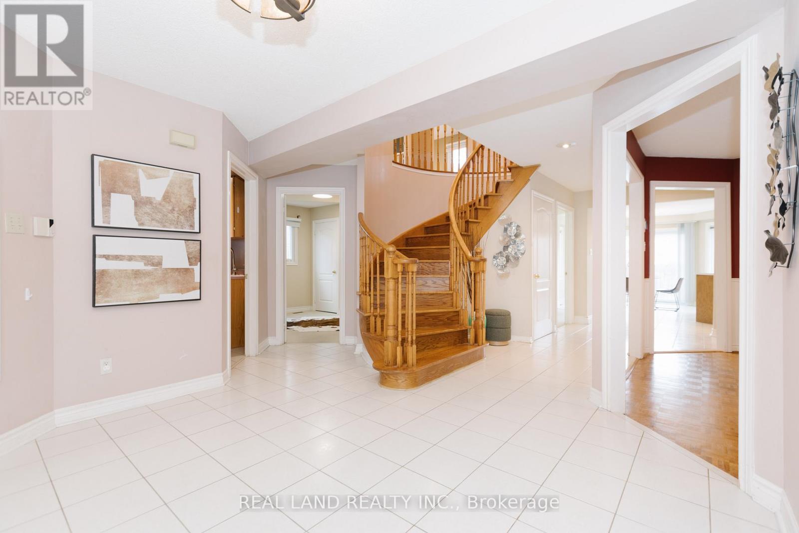 6 Mcgee Crescent, Aurora, Ontario  L4G 6L8 - Photo 4 - N12530122